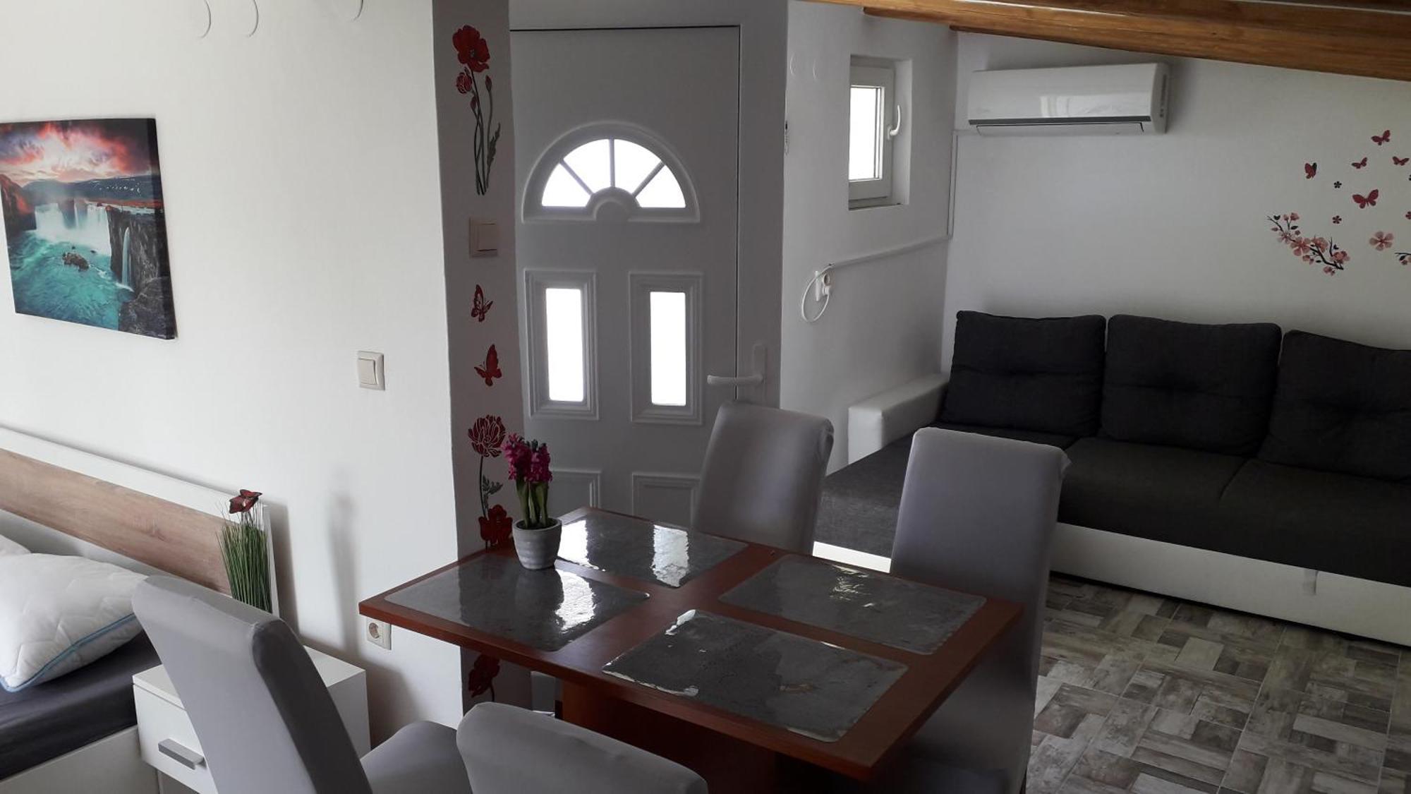 Apartments Miocic Ražanac Εξωτερικό φωτογραφία