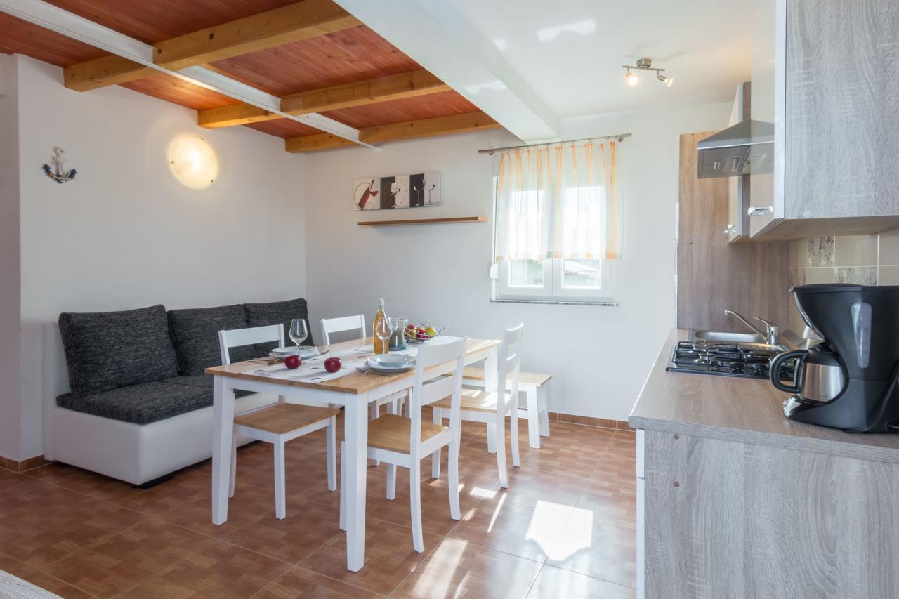 Apartments Miocic Ražanac Εξωτερικό φωτογραφία