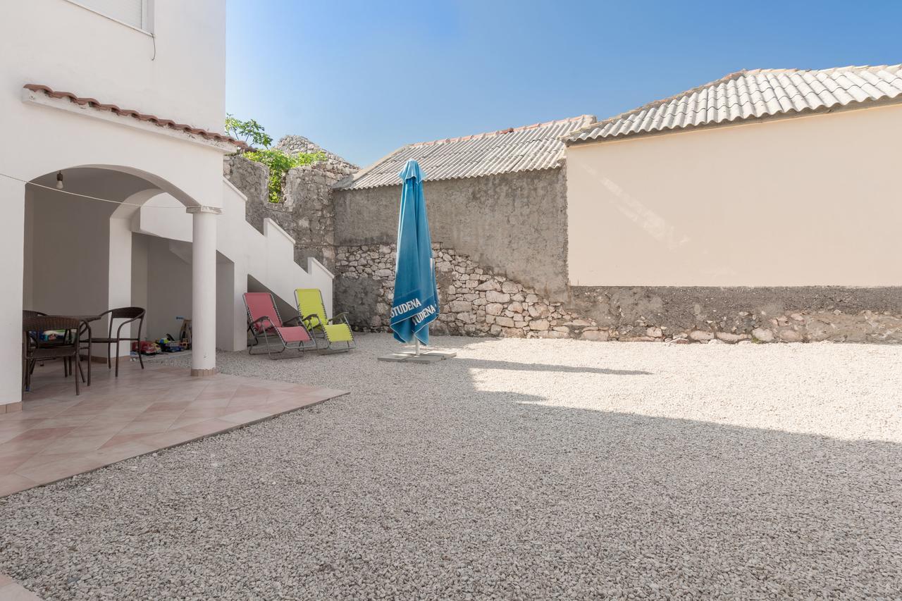 Apartments Miocic Ražanac Εξωτερικό φωτογραφία