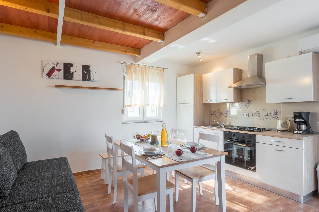 Apartments Miocic Ražanac Εξωτερικό φωτογραφία