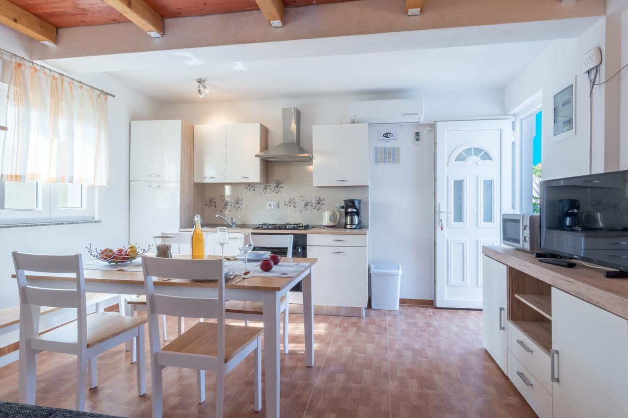 Apartments Miocic Ražanac Εξωτερικό φωτογραφία